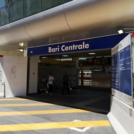 Apulia Konukevi Bari