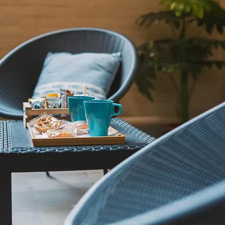 Apulia Konukevi Bari